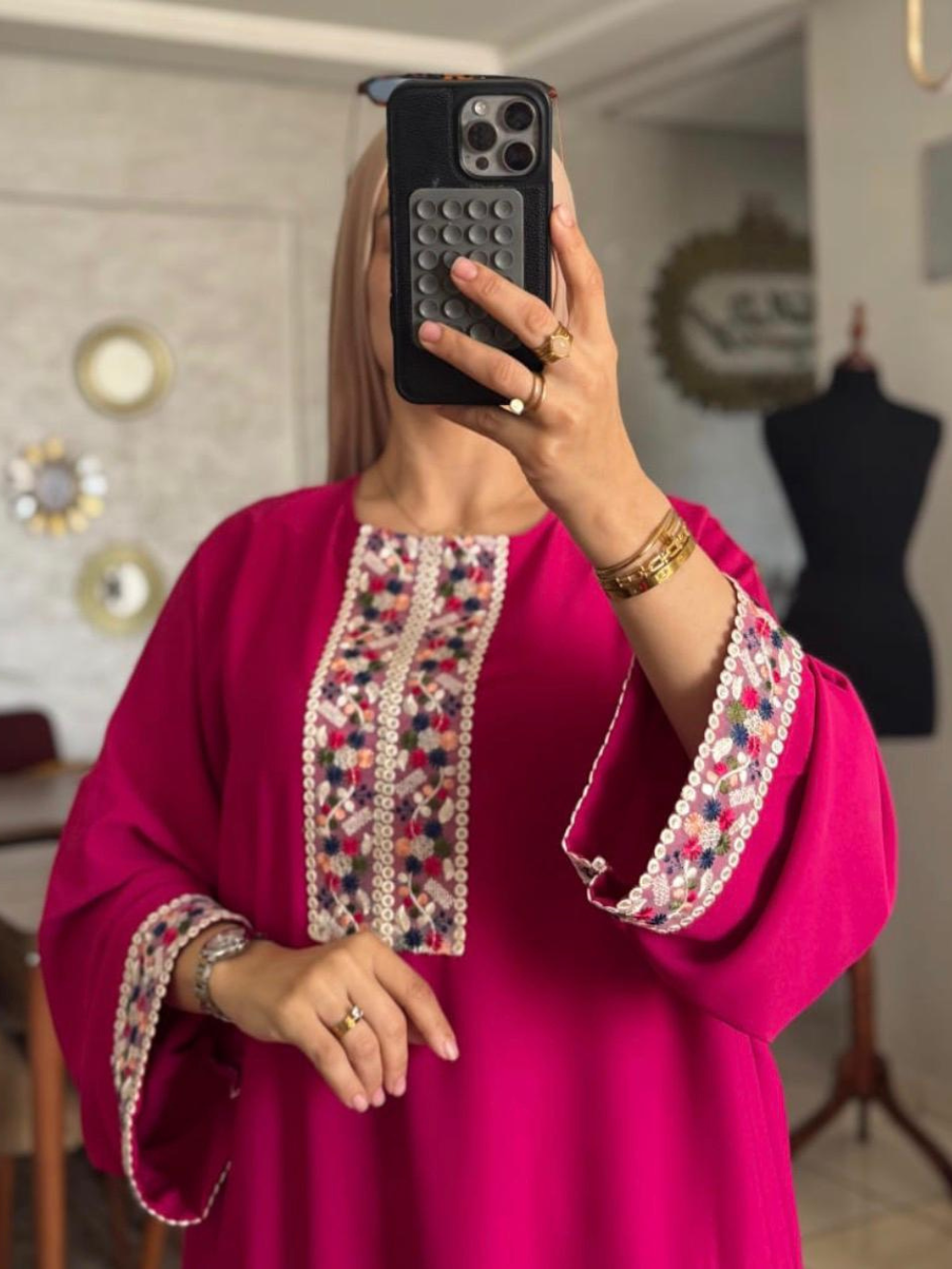 Caftan Élégance Royale – Broderie Artisanale Premium