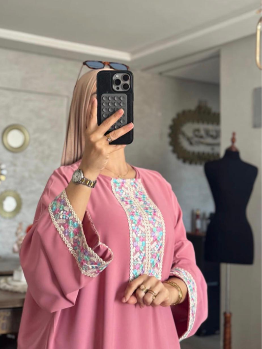 Caftan Élégance Royale – Broderie Artisanale Premium