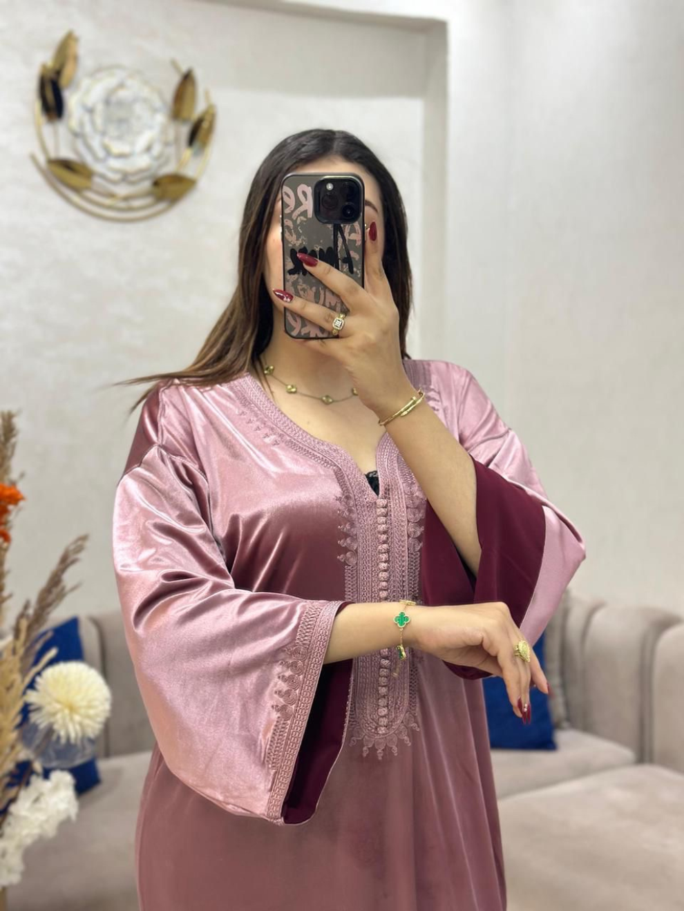 Caftan Marocain Élégant en Tissu Mobra – Collection Chic 2026