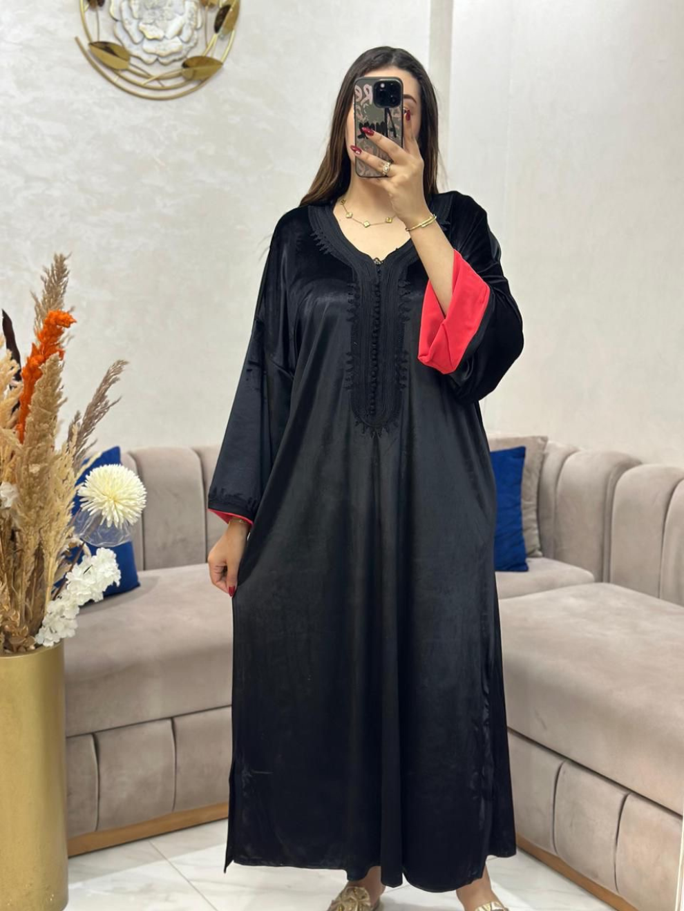 Caftan Marocain Élégant en Tissu Mobra – Collection Chic 2026