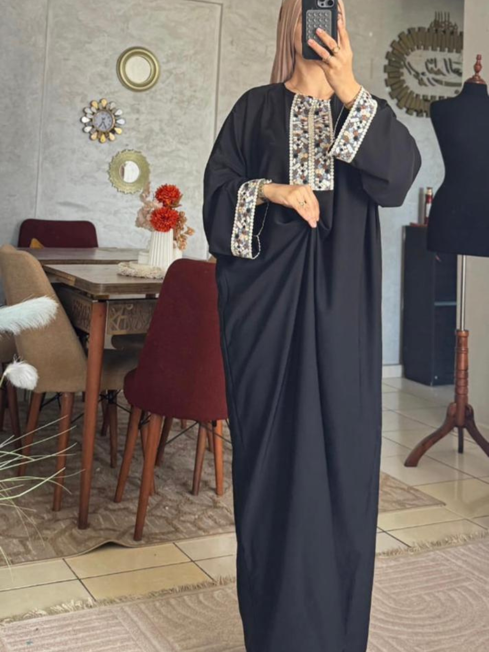 Caftan Élégance Royale – Broderie Artisanale Premium