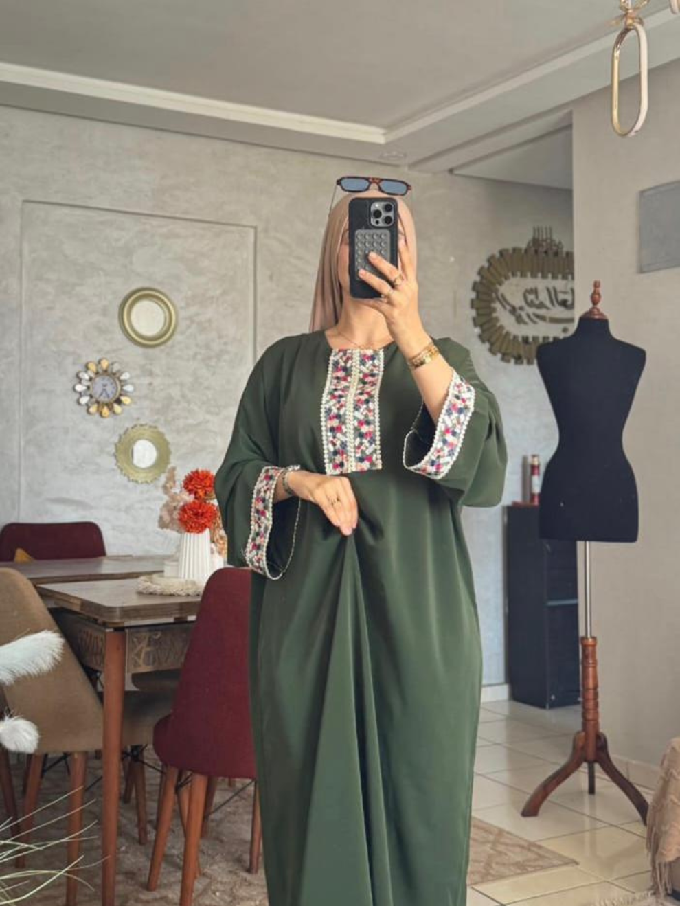 Caftan Élégance Royale – Broderie Artisanale Premium